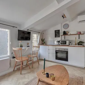 https://appartement-douillet-proche-arc-triomphe-2p.fr-paris.fr